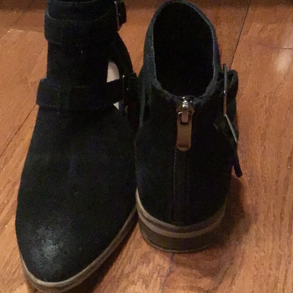 Chinese Laundry Booties - Picture 5 of 7